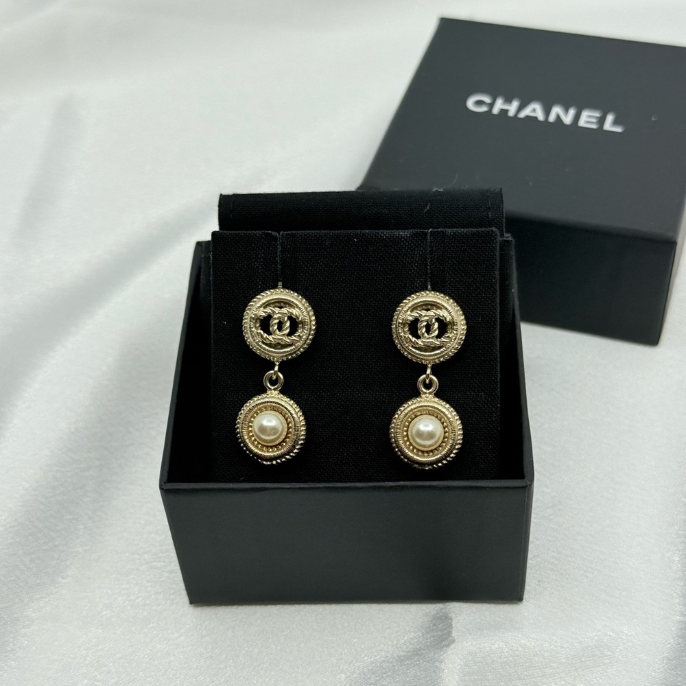 Chanel Gold CC Faux Pearl Dangle Earrings - Picture 10 of 10